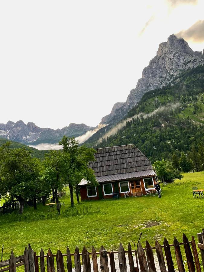 Bujtina 2 Casa de hóspedes